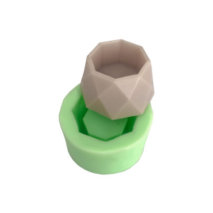 Geometrik küçük saksı silikon kalıbı ve kalıptan çıkmış geometrik saksı. Dekoratif geometrik saksı silikon kalıp.