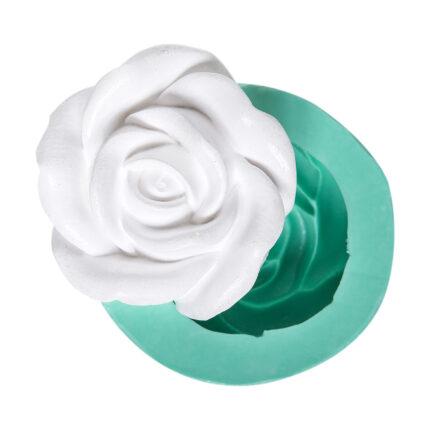 Beyaz gül figürlü silikon kalıp (6x6x3,5cm), gül sabun kalıbı veya alçı kalıbı olarak kullanılabilir.