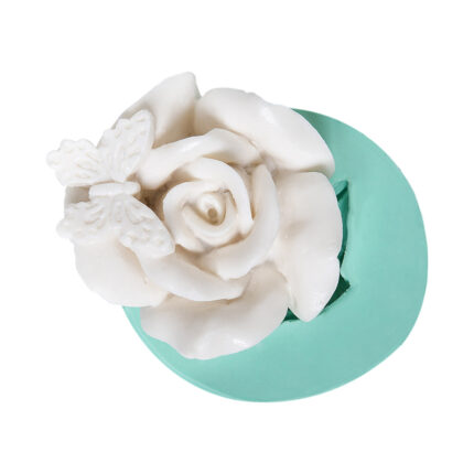 Gül üzeri kelebek silikon kalıp modeli, bahçe kompozisyonu magnet yapımı için ideal. Çiçekli kelebek masa süsü.