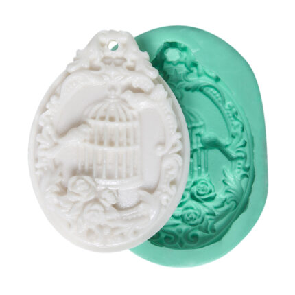 Kafes içinde gül biblo kalıbı ve bitmiş ürün. Çiçekli kafes reçine yapımı için silikon kalıp.