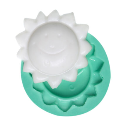 Güneş figürlü silikon kalıp ve kalıptan çıkmış parlak güneş reçine süs. Gökyüzü figürü kalıbı ile güneş biblo yapımı.