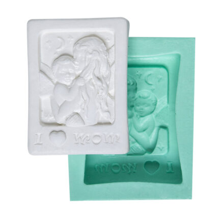 I love silikon kalıp ve kalıptan çıkan "I MOM" yazılı aşk temalı sabun veya mum.