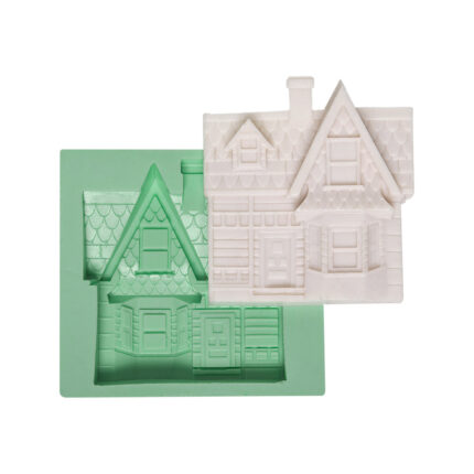 İki boyutlu ev silikon kalıbı ve kalıptan çıkmış ev figürü. Sabun, alçı, kokulutaş dökümü için ideal.