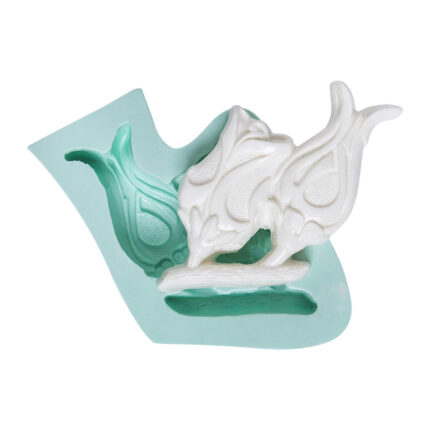 İkili lale silikon kalıbı ve kalıptan çıkmış lale figürü. Çiçek temalı obje yapımı için ideal. Yüksek kaliteli silikon kalıp.