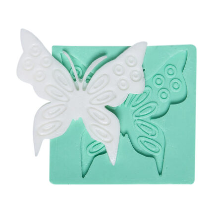İnce kelebek silikon kalıbı ve kalıptan çıkmış kelebek figürü. Bahçe temalı süs yapımı için ideal.