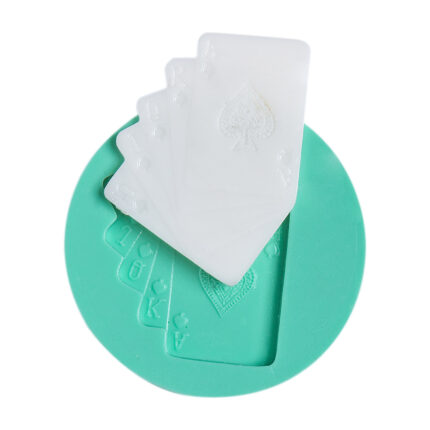 İskambil kağıtları silikon kalıbı: Oyun temalı süsleme, sabun, takı ve kişiye özel hediye yapımı için ideal.