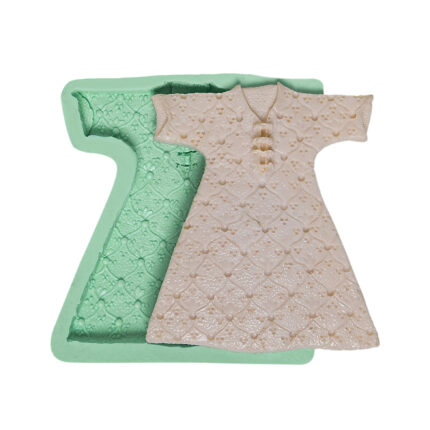 İşlemeli büyük kaftan silikon kalıbı ve kalıptan çıkarılmış kaftan figürü.