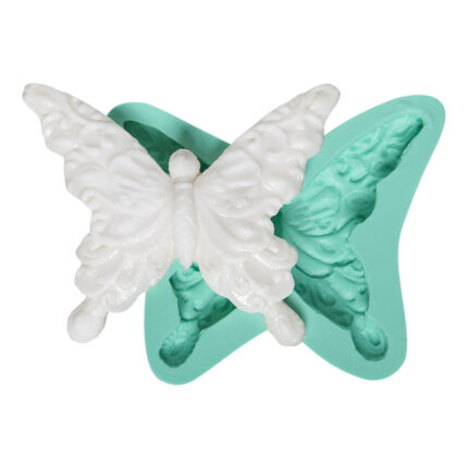 İşlemeli kelebek silikon kalıp ve dökülmüş kelebek figürü. Kelebek temalı mum, alçı, epoksi, sabun yapımı için ideal.