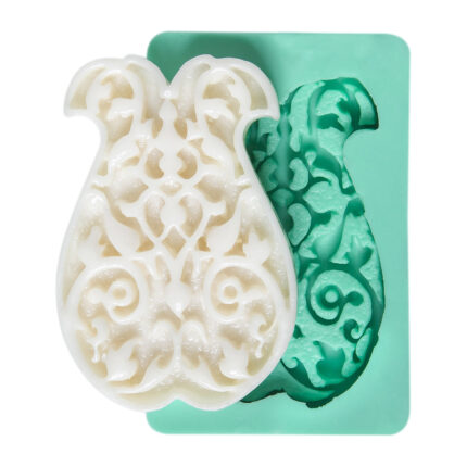 Nakışlı lale çiçeği kalıbı: Detaylı desenli lale reçine modeli ve silikon kalıbı.