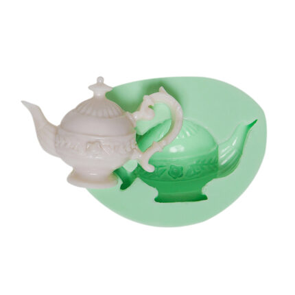 İşlemeli minik çaydanlık silikon kalıbı (KK-1377): Mutfak temalı süs veya sabun yapımı için ideal.