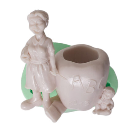 Kadın öğretmen kalemlik silikon kalıp: ABC yazılı, öğretmen figürlü, 3D tasarım. Öğretmenler günü hediyesi için ideal.