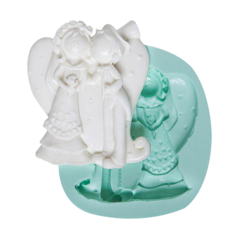 Kalbin üstünde gelin damat silikon kalıp modeli. Düğün konseptli dekorasyon için ideal.