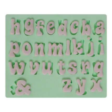 Kalın küçük harfler silikon kalıp modeli: a'dan z'ye tüm harfler ve '&' işareti.