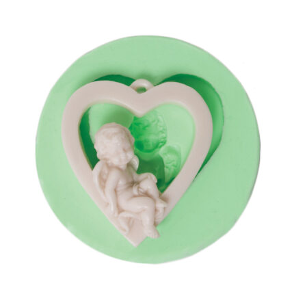 Kalp içinde kenarda oturan melek silikon kalıp. Sevgi temalı dekorasyon için melek figürü kalıbı.
