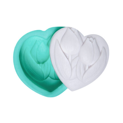 Kalpli iki lale silikon kalıbı ve kalıptan çıkmış lale desenli kalp sabun.