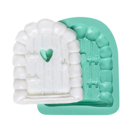 Kalpli kapı silikon kalıbı ve kalıptan çıkmış romantik kapı objesi. Ev dekorasyonu için ideal.