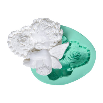 Kalpli oturan erkek melek silikon kalıbı ve kalıptan çıkarılmış melek figürü.