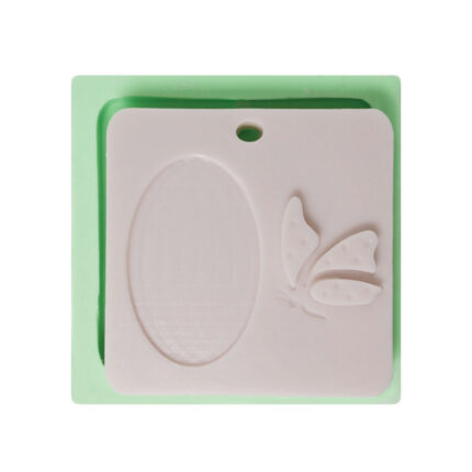 Kelebekli delikli tabanlık silikon kalıp: Kelebek figürlü dekoratif tabanlık kalıbı.