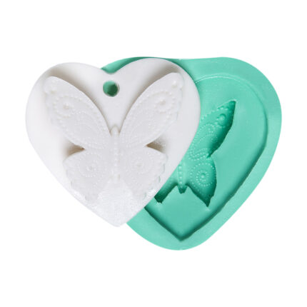 Kelebekli kalp delikli silikon kalıbı: romantik sabun, takı ve kişiye özel hediye yapımı için ideal.