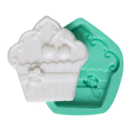 Kirazlı cupcake silikon kalıbı ve kalıptan çıkmış meyveli cupcake biblo. Pasta temalı süsleme için ideal.