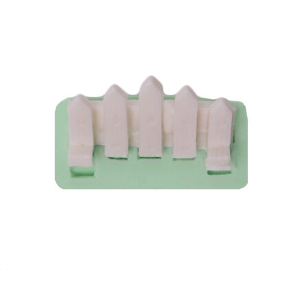 Bahçe çit kalıbı: Minyatür bahçe dekoru için kısa çit figürlü silikon kalıp modeli.