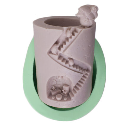 Köstebek ailesi saksı silikon kalıp: Merdivenli, sevimli köstebek figürlü saksı kalıbı. Orman hayvanları koleksiyonu için ideal.