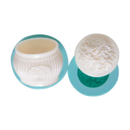 Küçük çiçekli kutu silikon kalıbı ve çiçek desenli sabun. Takı organizatörü yapımı için ideal.