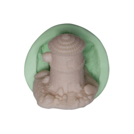 Kurdelya Denizci Küçük Deniz Feneri silikon kalıbı. Sahil dekorasyonu için ideal, 5,5x5x5cm boyutlarında.