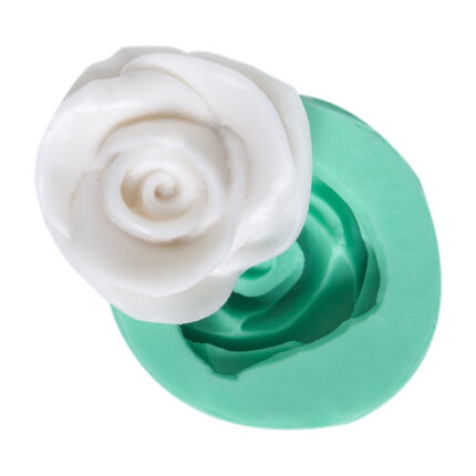 Beyaz gül ve küçük boy gül çiçek modeli silikon kalıbı. Minimalist çiçek dekorasyonu için ideal.