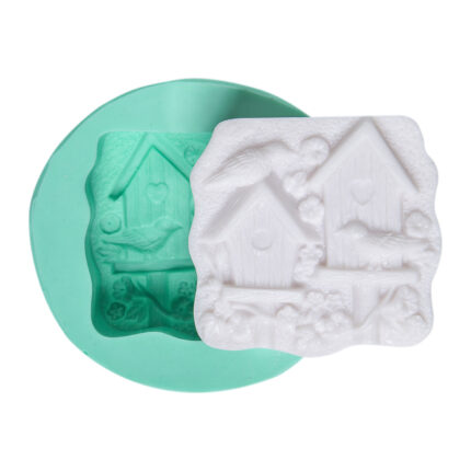 Kuş evi silikon kalıbı ve kalıptan çıkarılmış sabun objesi. Bahçe dekorasyonu için ideal.