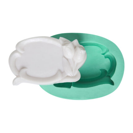 Lale çiçeği şekilli çerçeve kalıbı ve beyaz reçine dökümü. Çiçek desenli foto çerçeve yapımı için ideal.