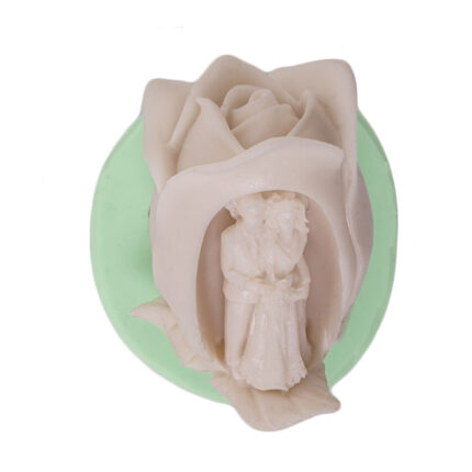 Lale içinde gelin damat silikon kalıbı ile yapılmış düğün anısı objesi.