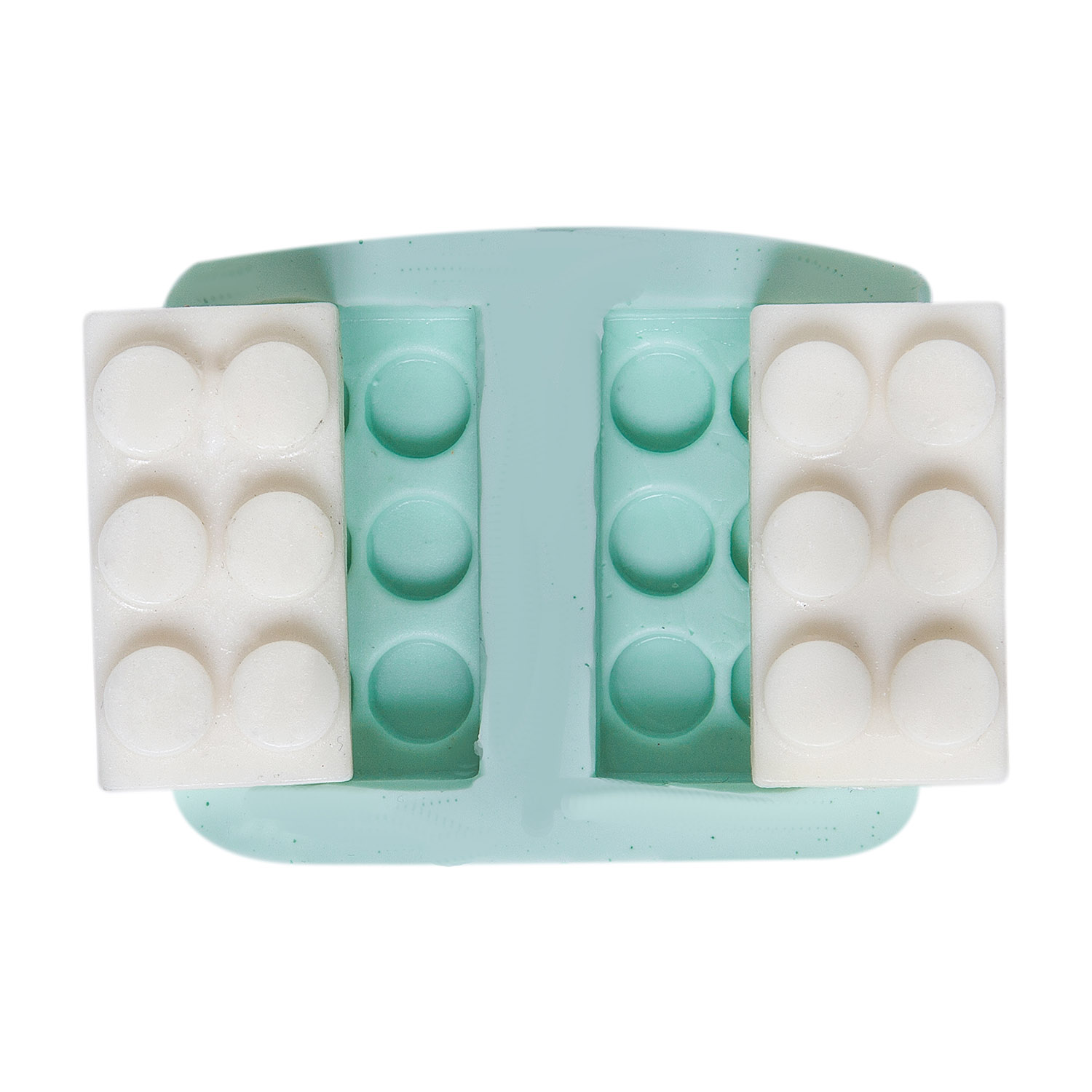 lego-seklinde-silikon-polyester-kalibi-kk-0192.jpg Lego silikon kalıp ile yapılmış lego tuğla mumlar. Oyun temalı dekorasyon için ideal.