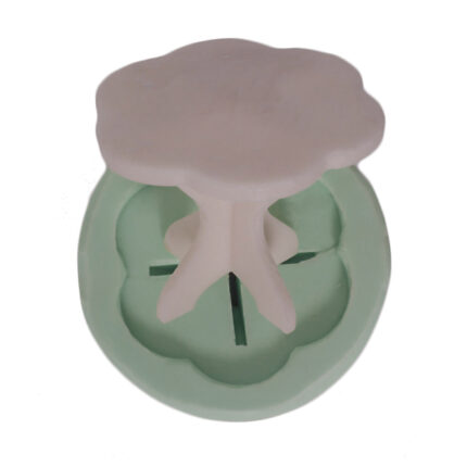 Masa silikon kalıbı: Minyatür masa silikon kalıbı ile döküm objesi. Oturma odası dekorasyonu için ideal.