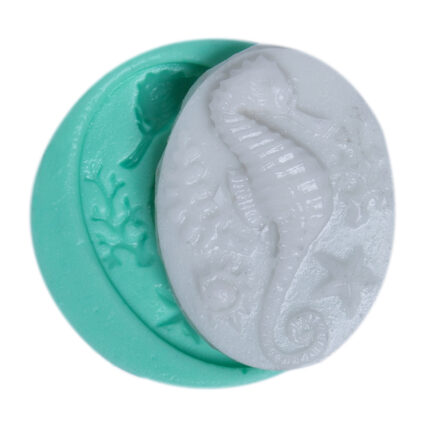 Minik deniz atı silikon kalıbı ve deniz temalı sabun örneği. Sahil dekorasyonu için ideal.