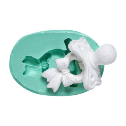 Kurdela detaylı bebek emziği silikon kalıbı. Minik emzik silikon kalıp ile bebek temalı hediyeler için ideal.