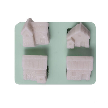 Minik evler dörtlü silikon kalıp: Dört adet 3D ev figürü içeren silikon kalıp.