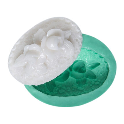 Minik gül kompozisyonu silikon kalıbı ve dökülmüş sabun/reçine örneği. Küçük çiçek sabun kalıbı.