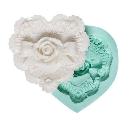 Gül ve kurdele detaylı kalp silikon kalıp modeli: Küçük boyutlu aşk sembolü kalıp.