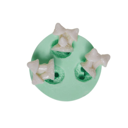 Minik mantarlar üçlü silikon kalıbı ile yapılmış, kurdeleli sevimli mantar objeler. Doğal dekorasyon için ideal.