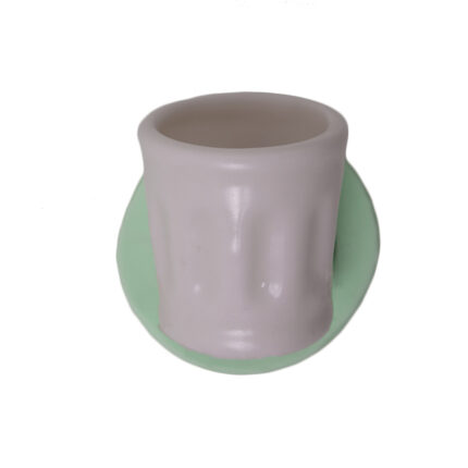 Minik saksı kalemlik silikon kalıbı ile yapılmış beyaz saksı/kalemlik. Ev ve ofis dekorasyonu için ideal.