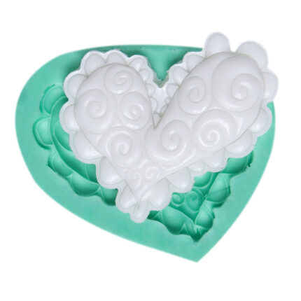 Minik yamuk kalp kalıbı: Eğik kalp reçine süs yapımı için silikon kalıp.