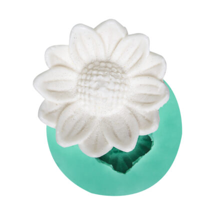 Çiçek desenli mum kalıbı ile yapılmış, çiçek şeklinde biblo. Dekoratif mum kokulu taş tekniği ile üretilmiş.