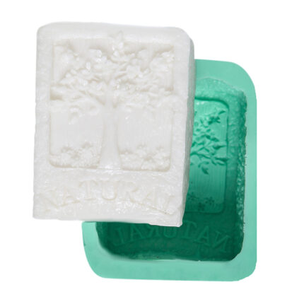 Doğal yaşam sabun kalıbı ve "Natural" yazılı sabun. Organik yaşam kokulu taş için ideal.