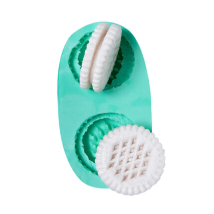 Kurdelya Nostaljik Negro bisküvi silikon kalıbı ve kalıptan çıkmış bisküvi örneği.