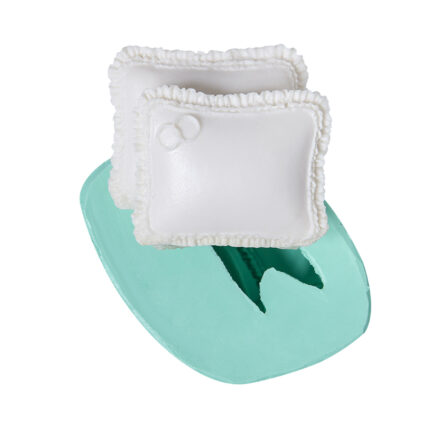 Nişan yastığı silikon kalıbı ve kalıptan çıkmış nikah yüzüklü yastık objesi. Düğün hazırlığı için ideal.