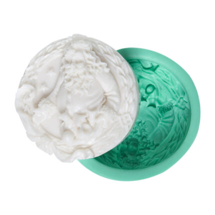 Noel baba figürlü silikon kalıbı ve kalıptan çıkmış yılbaşı karakteri biblo. Kış temalı noel baba süs kalıbı.