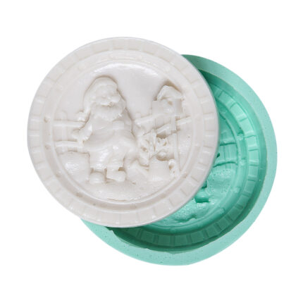 Kurdelya Noel Babalı yuvarlak silikon kalıp: Noel baba ve süslemeler içeren şapkalı noel temalı kalıp.