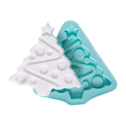 Noktalı yılbaşı ağacı silikon kalıbı ve kalıptan çıkmış yılbaşı ağacı süsü.