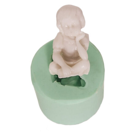 Oturan kız çocuk figürü silikon kalıbı. Kurdelya oturan kız silikon döküm kalıbı KK-1482.